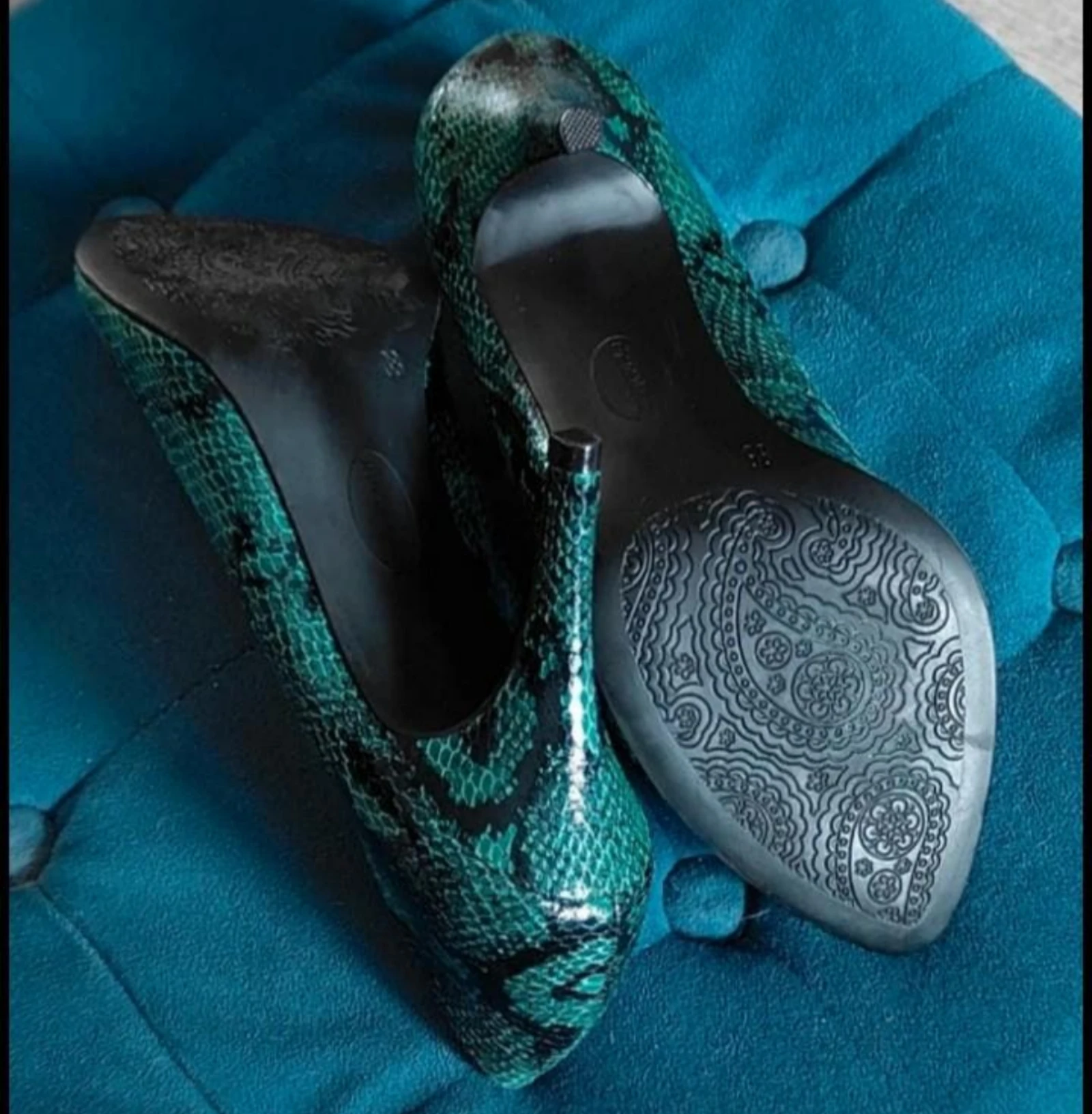 New Graceland black with green snake print pumps size 38 – photo 4